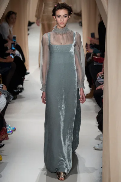 Look 19